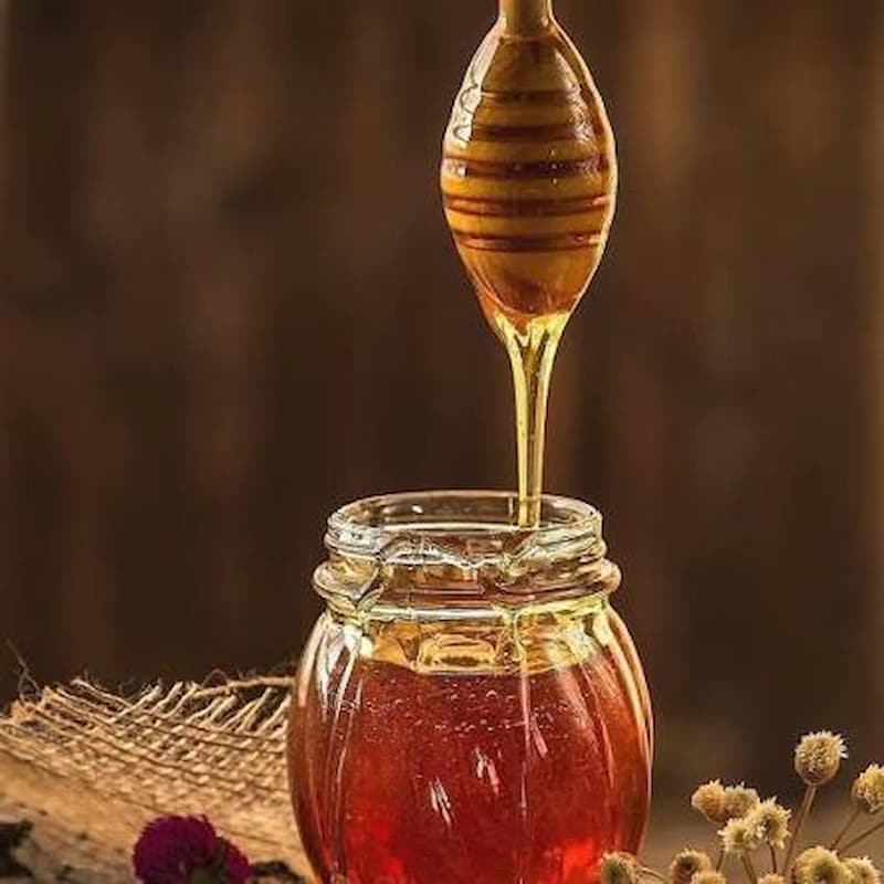 عسل چهل گیاه کوهرنگ با رایحه اصیل و رنگ طبیعی